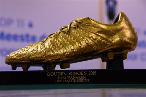 De Gouden Schoen: Een symbool van succes en de complexe relatie tussen voetbal en politiek in Spanje